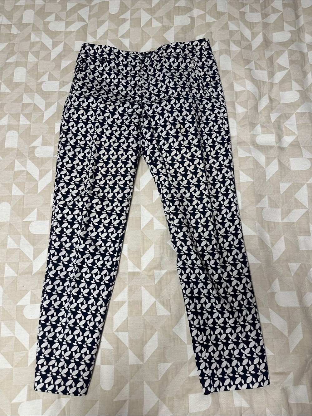 Adrianna Papell Navy and White Geo Leaf Print Jeggings